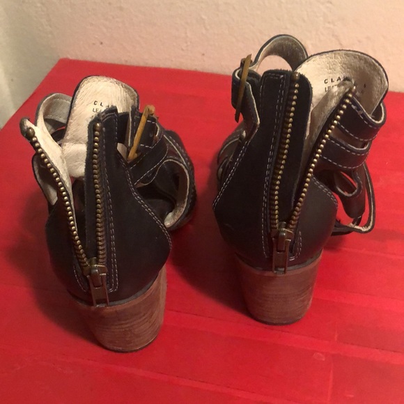 Sandals - Picture 4 of 7